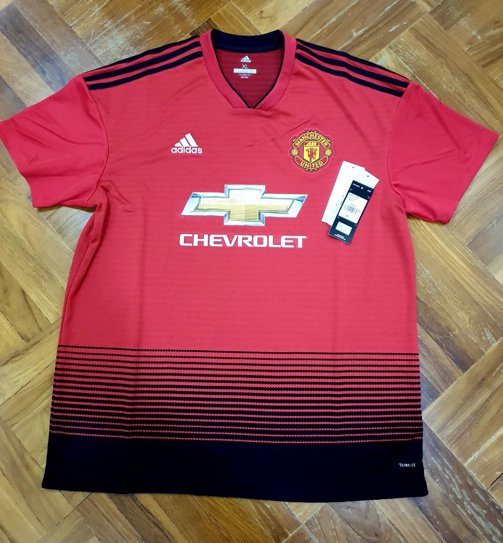 Manchester United Jersey, Men's Fashion, Activewear on Carousell