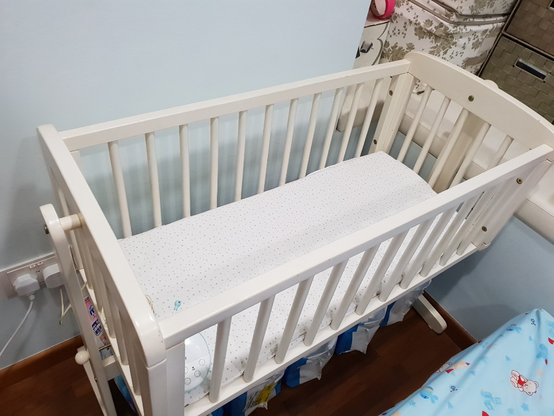 Mothercare Swinging Crib With Mattress And Bedsheet