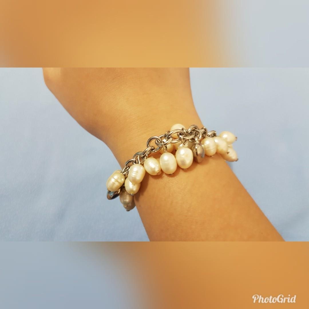 Rice Pearl Cluster Bracelet (Category: Bracelets) located in Paranaque City. Submitted by mamaalphaecho (Listing ID 195194207, Image 2). Description: = READ THE ENTIRE AD PRIOR TO INQUIRY. Click "READ MORE" = Rice pearls with heart charms. This is a used item so please manage your expectations. RFS: Decluttering Price is FIRM. Lowballers will not be entertained. Payment is thru bank deposit (BDO, Metrobank or BPI). No meet ups. Shipping c/o buyer