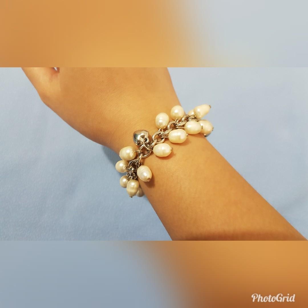 Rice Pearl Cluster Bracelet (Category: Bracelets) located in Paranaque City. Submitted by mamaalphaecho (Listing ID 195194207, Image 3). Description: = READ THE ENTIRE AD PRIOR TO INQUIRY. Click "READ MORE" = Rice pearls with heart charms. This is a used item so please manage your expectations. RFS: Decluttering Price is FIRM. Lowballers will not be entertained. Payment is thru bank deposit (BDO, Metrobank or BPI). No meet ups. Shipping c/o buyer