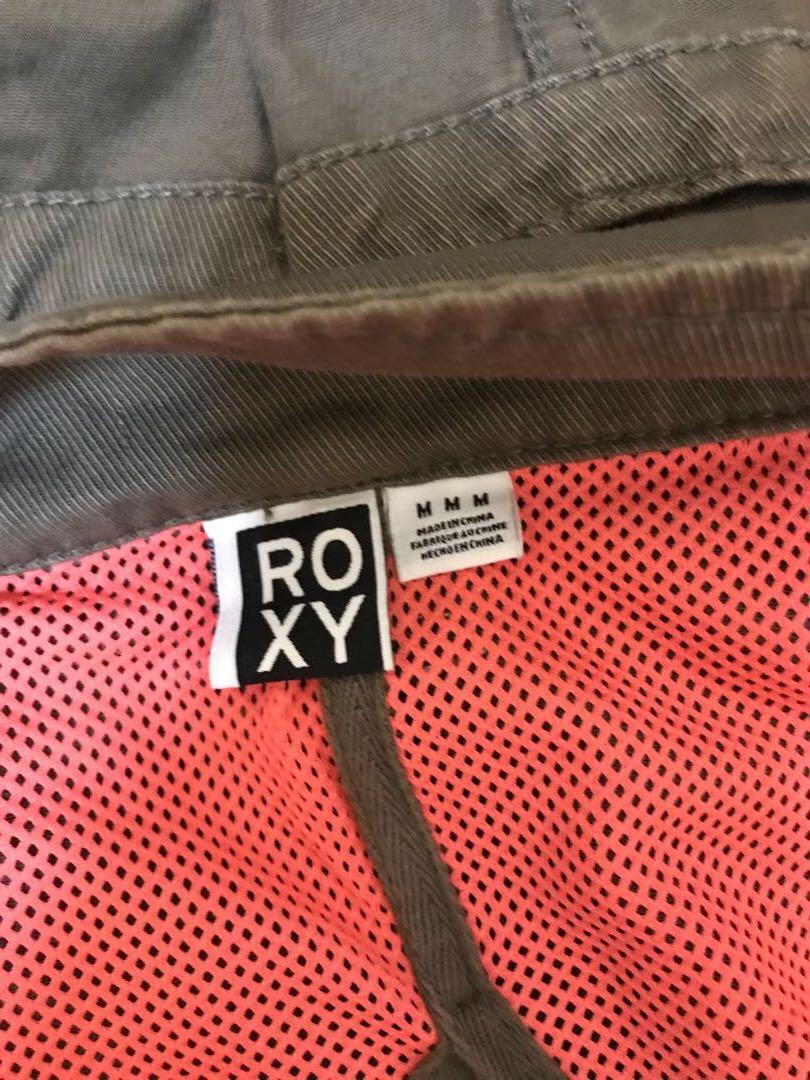 Roxy jacket 外套 （分類：外套及戶外衣服）位於 Hong Kong。 由 hung406 提交（商品編號 179501774，圖片 4）。簡介： 100% real 95% new Roxy Jacket Size M 如有任何問題，歡迎發問。