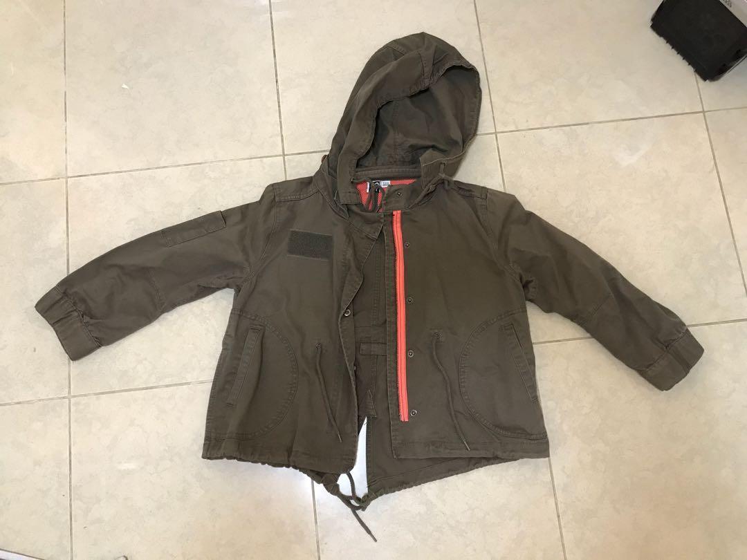 Roxy jacket 外套 （分類：外套及戶外衣服）位於 Hong Kong。 由 hung406 提交（商品編號 179501774，圖片 1）。簡介： 100% real 95% new Roxy Jacket Size M 如有任何問題，歡迎發問。