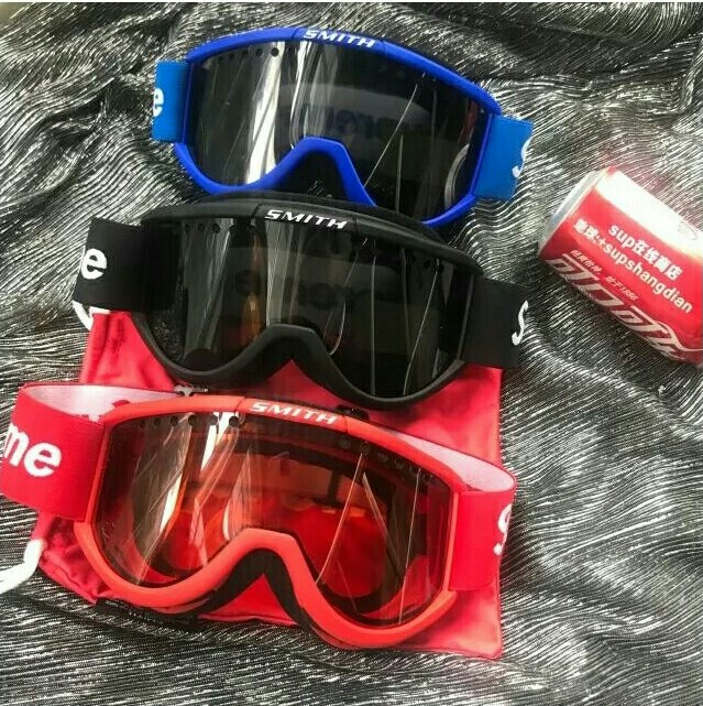 Supreme x Smith Cariboo OTG Ski Goggles, Men's Fashion, Watches