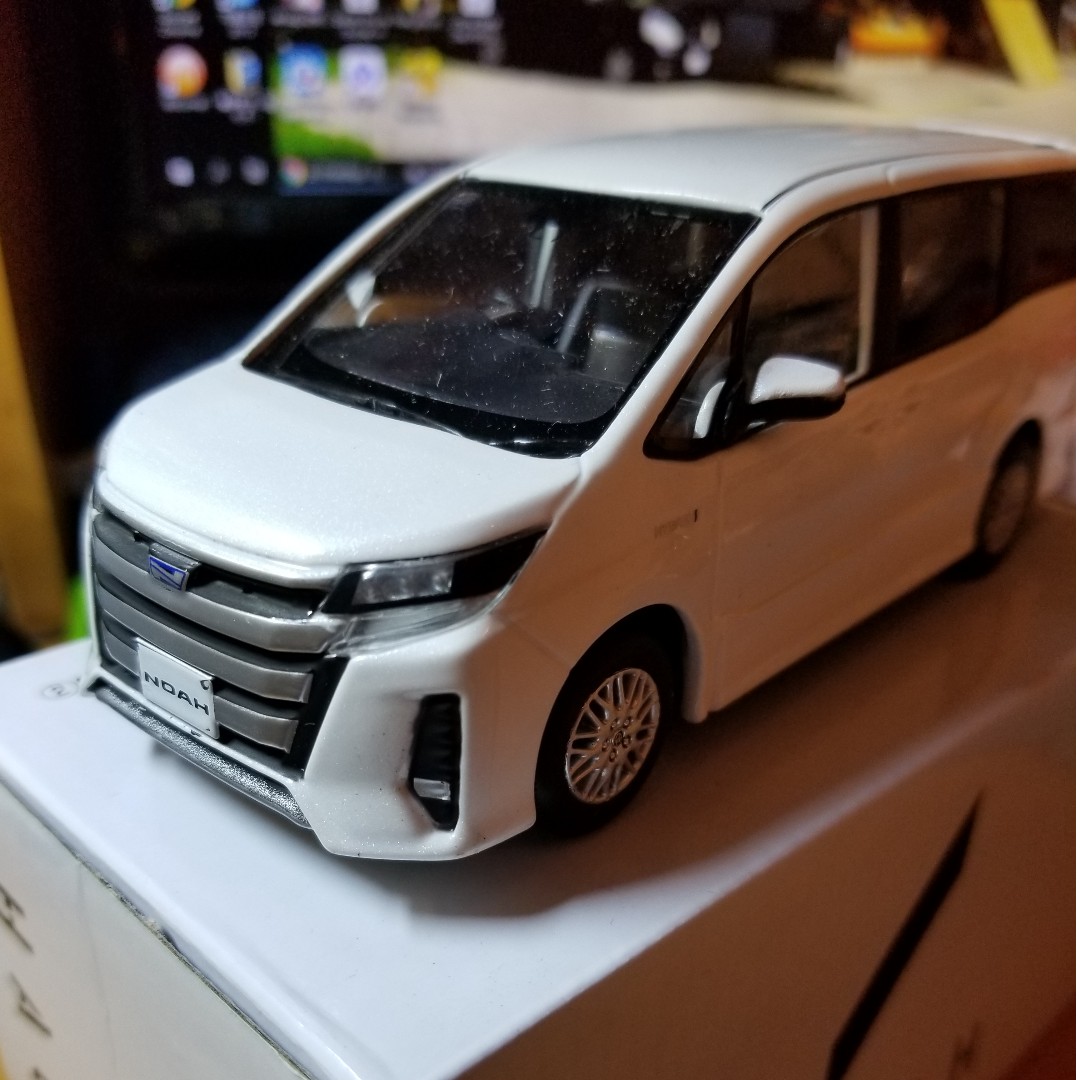 Toyota Noah 80後1比30 色辦模型(白色), 興趣及遊戲, 玩具& 遊戲類