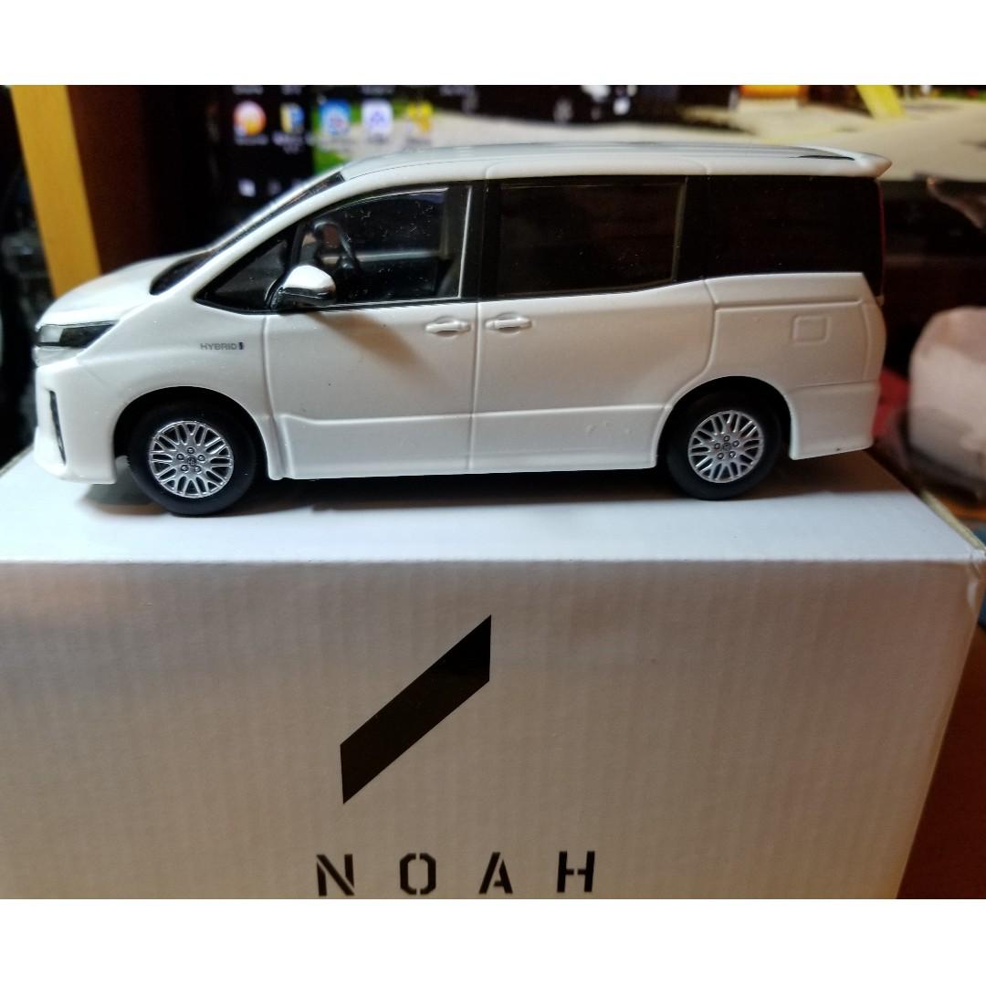 Toyota Noah 80後1比30 色辦模型(白色), 興趣及遊戲, 玩具& 遊戲類