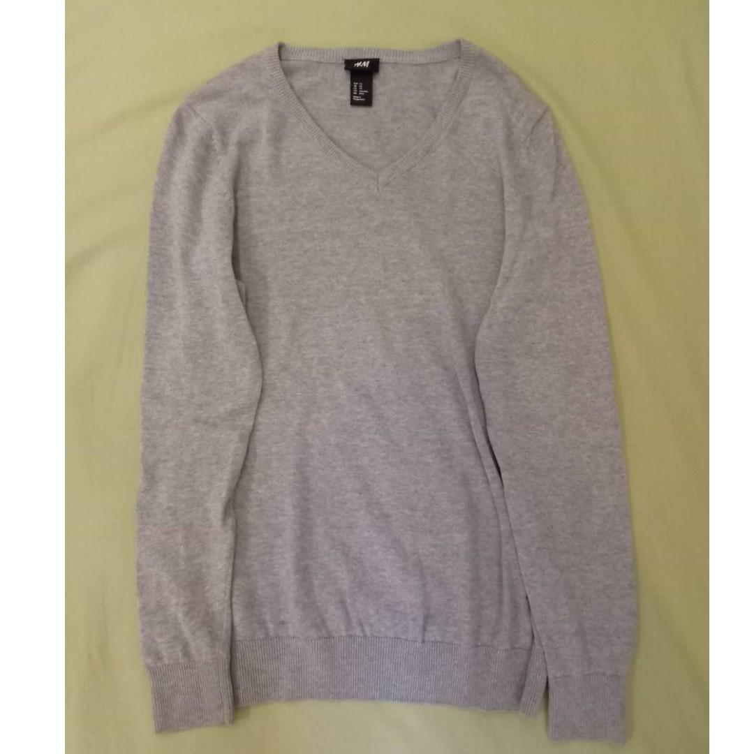 V Neck Grey Sweater H M Size Xs Fesyen Pria Pakaian Baju Luaran Di Carousell