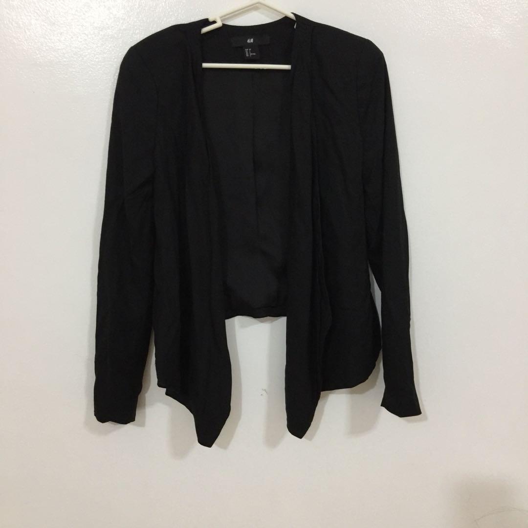 black blazer (Category: Coats, Jackets and Outerwear) located in Taguig. Submitted by teepee2021 (Listing ID 195414035, Image 1). Description: XS.