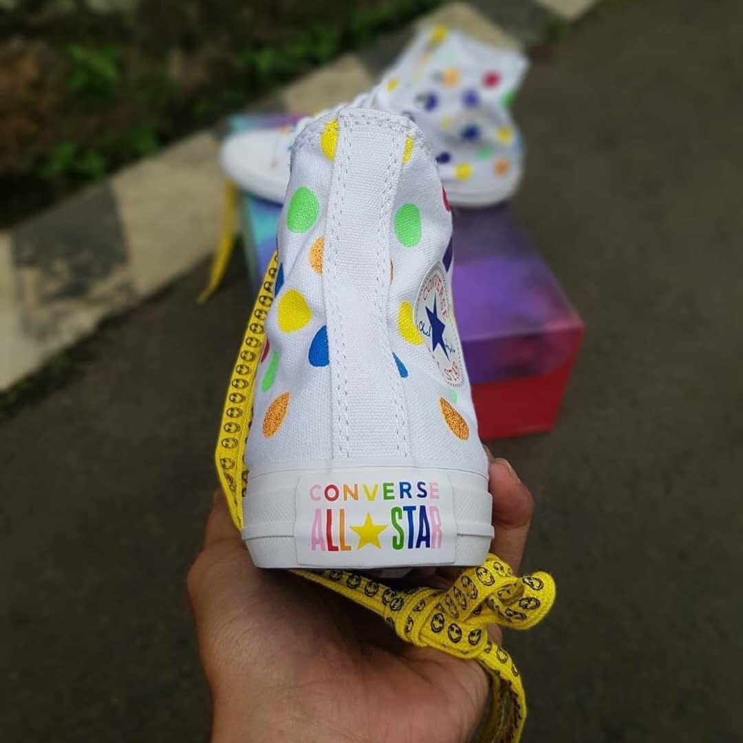miley cyrus white converse
