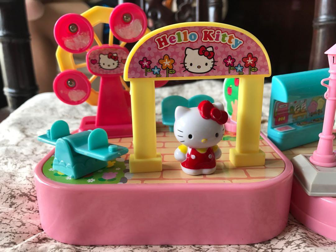 Hello Kitty Ferris Wheel