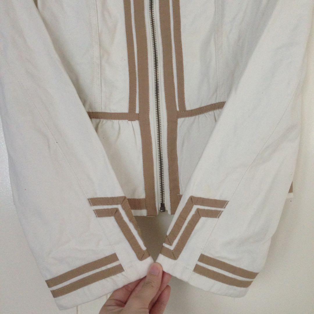 H&M Outerwear (Category: Coats, Jackets and Outerwear) located in Pasay City. Submitted by frnssh (Listing ID 195326847, Image 2). Description: ✨Used twice only 📌Has a very tiny, unnoticeable stain on the left sleeve (see pics) .