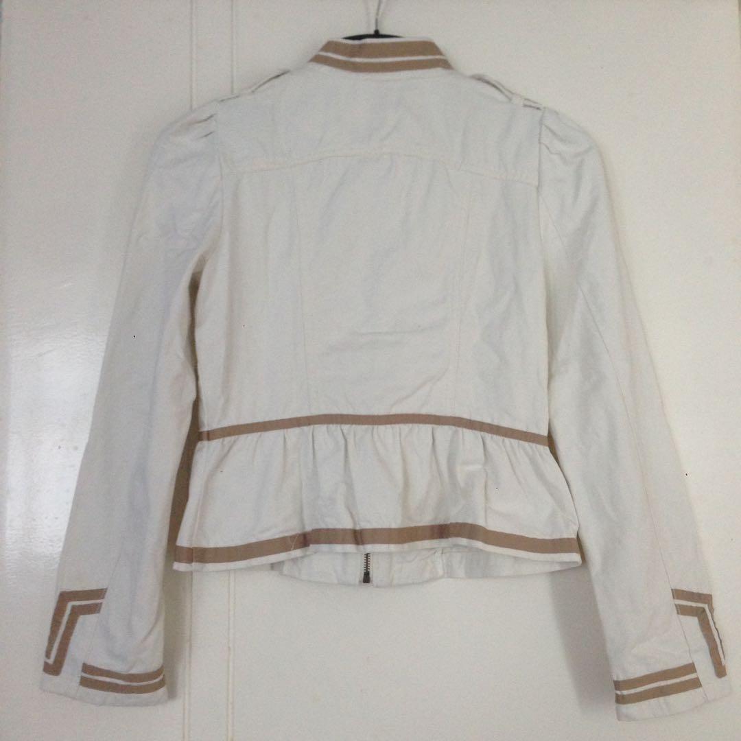 H&M Outerwear (Category: Coats, Jackets and Outerwear) located in Pasay City. Submitted by frnssh (Listing ID 195326847, Image 3). Description: ✨Used twice only 📌Has a very tiny, unnoticeable stain on the left sleeve (see pics) .