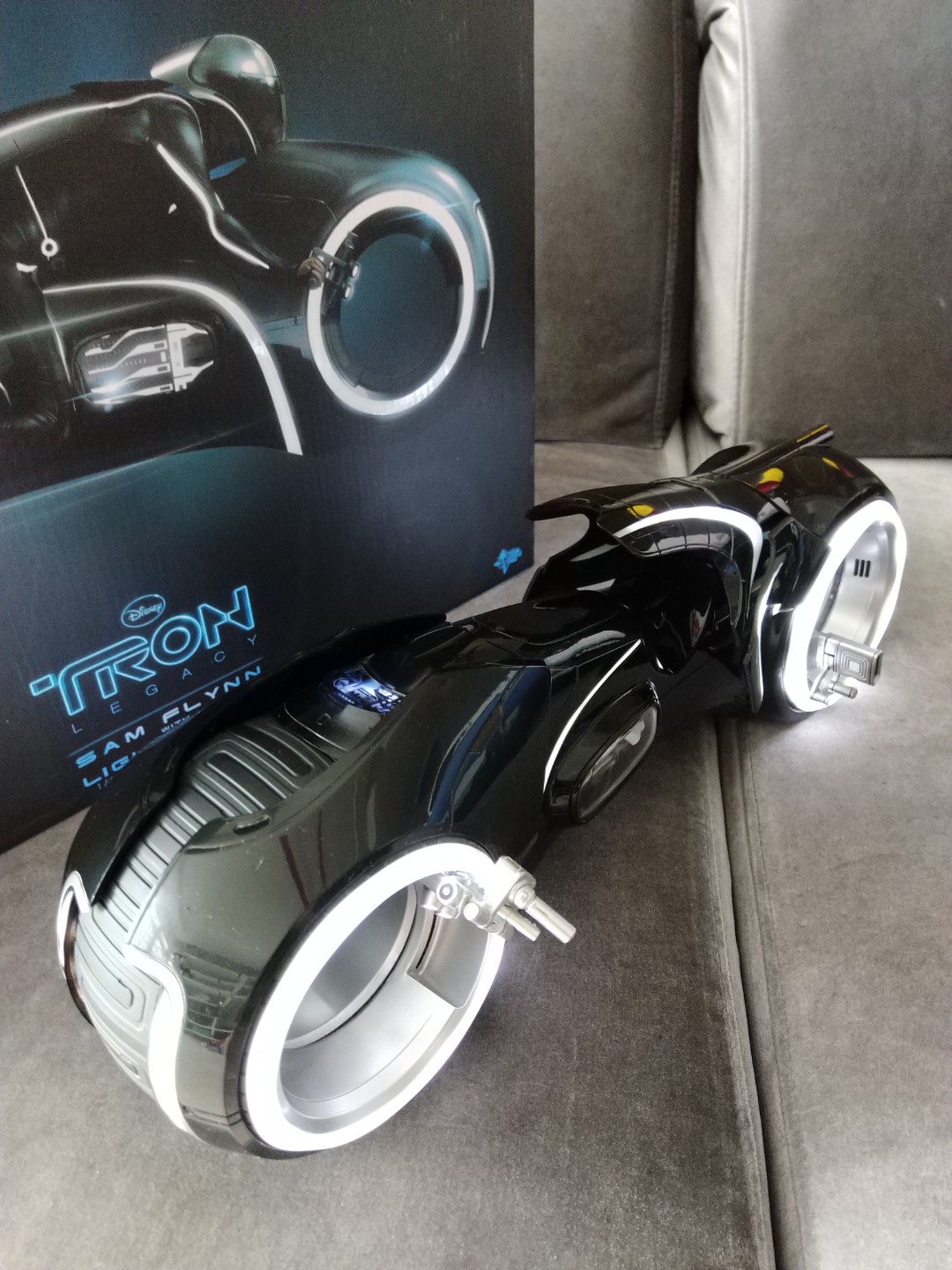 hot toys tron light cycle