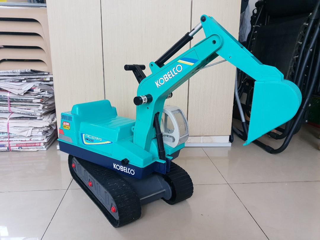Kobelco Excavator Ride On Toy, Hobbies & Toys, Toys & Games on Carousell