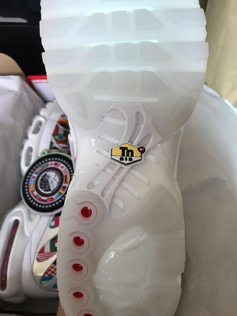 nike air max plus international flag