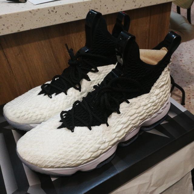Lebron 15 graffiti on feet clearance