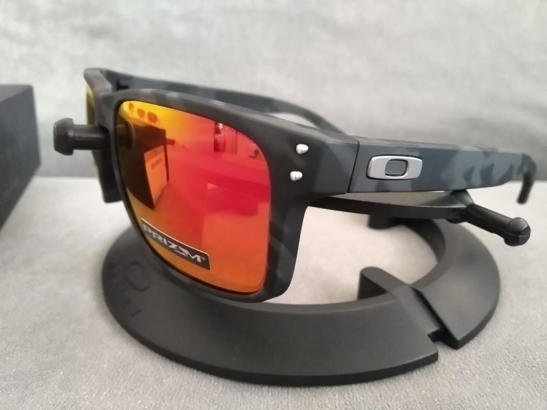 Oakley holbrook black camo prizm ruby lens oo9102-e955, Men's Fashion,  Watches & Accessories, Sunglasses & Eyewear on Carousell