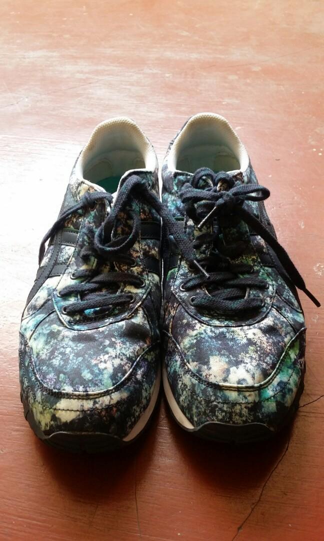 onitsuka sm megamall