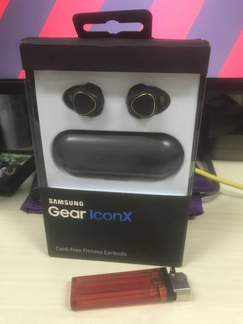 SAMSUNG GEAR IconX - Jarang Pake masih mulus - Harga Bisa Nego -,  Elektronik, Audio di Carousell