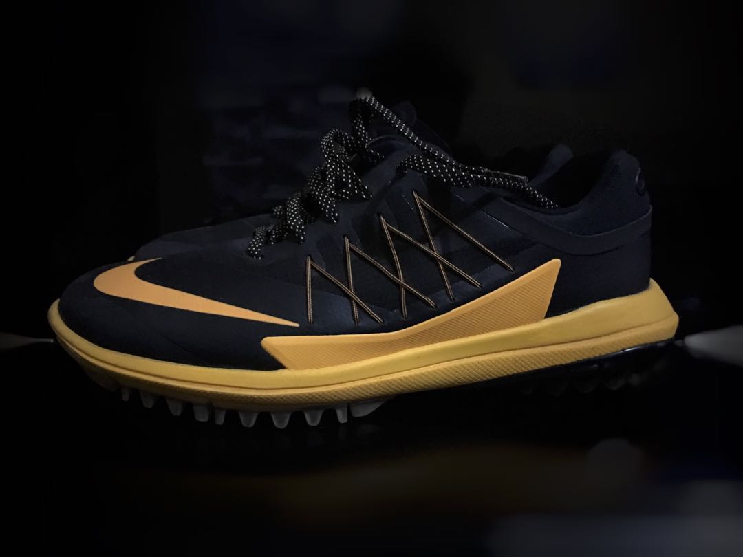 sepatu golf nike