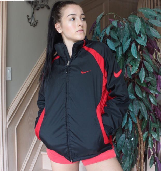 statisch deadline Diagnostiseren Vintage Nike Black and Red Jacket, Women's Fashion, Coats, Jackets and  Outerwear on Carousell