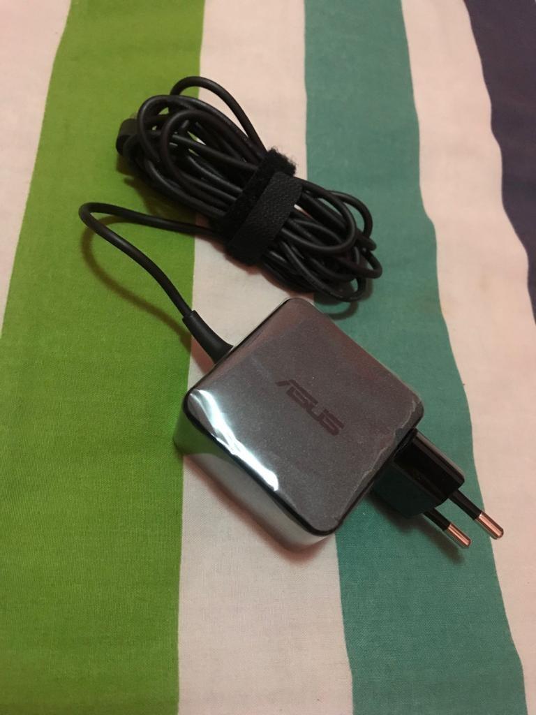 Laptop Asus Baru warna putih belum di pake Elektronik Laptop Asus Baru warna putih belum di pake Elektronik