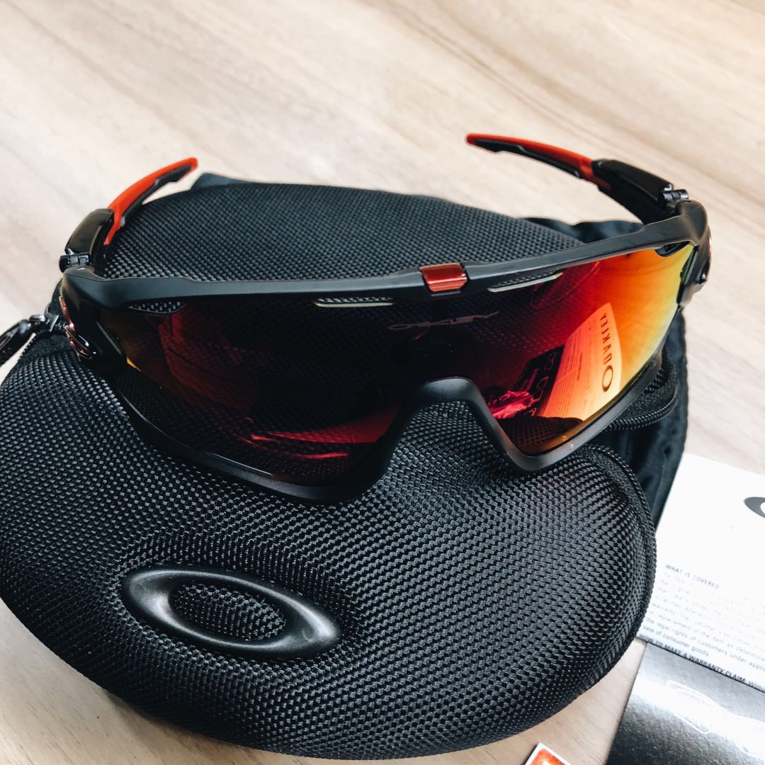 Mint condition oakley jawbreaker for sale Sports Equipment