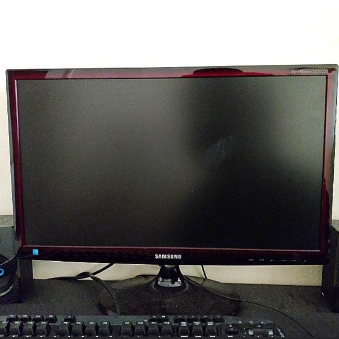 Must Go Rarely Used 24 Inch Samsung Monitor Electronics Others On Carousell