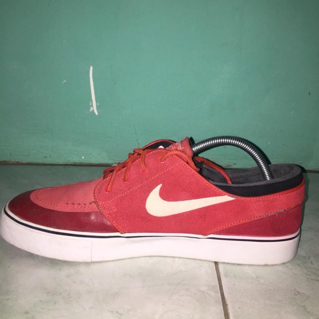 stefan janoski skateboarding