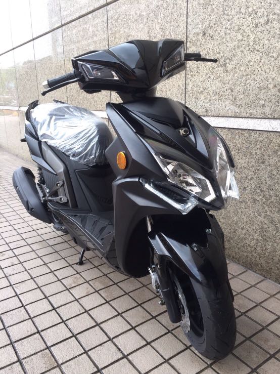 雷霆s150 機車 二手機車在旋轉拍賣