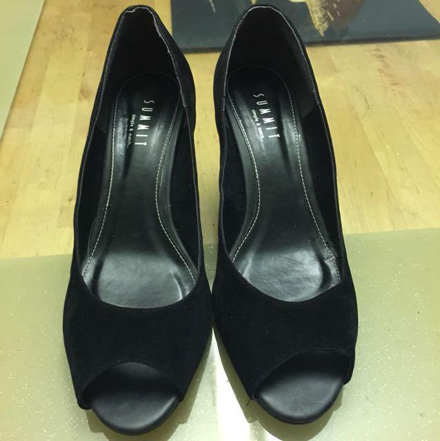 ladies black velvet shoes