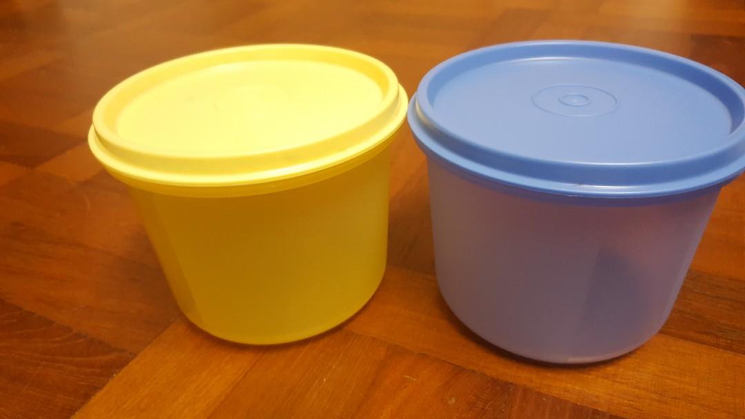 Tupperware Round Container (Category: Food Organisation & Storage) located in Singapore. Submitted by bubble_rock (Listing ID 195543466, Image 1). Description: Capacity: 550ml Dimension: 11.6cm (D) x 9.2cm (H) Good as airtight and fridge use Lowballers will not be entertained..