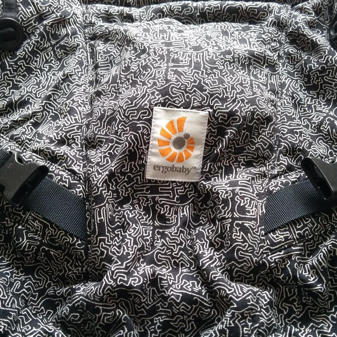 Ergobaby keith haring black 2025