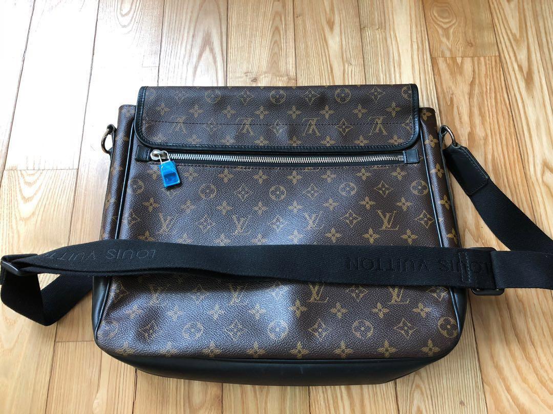 Authentic Louis Vuitton Men Messenger Bag, Men's Fashion, Bags, Sling