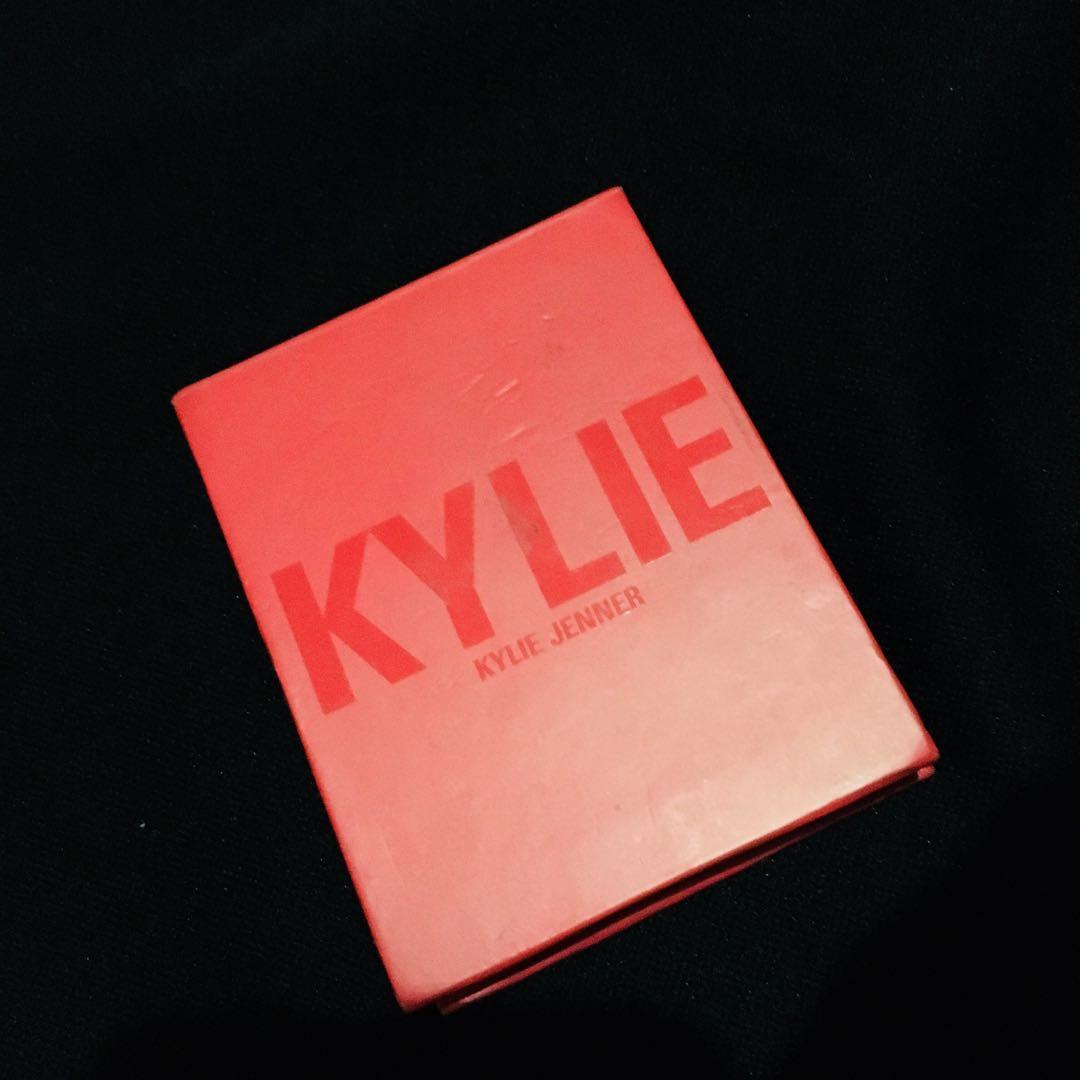 Kylie Pressed Blush Powder (Category: Makeup) located in Caloocan City. Submitted by lovelunaa (Listing ID 195666395, Image 1). Description: Kylie Pressed Blush Powder in Hopeless Romantic shade #caroulandmark.