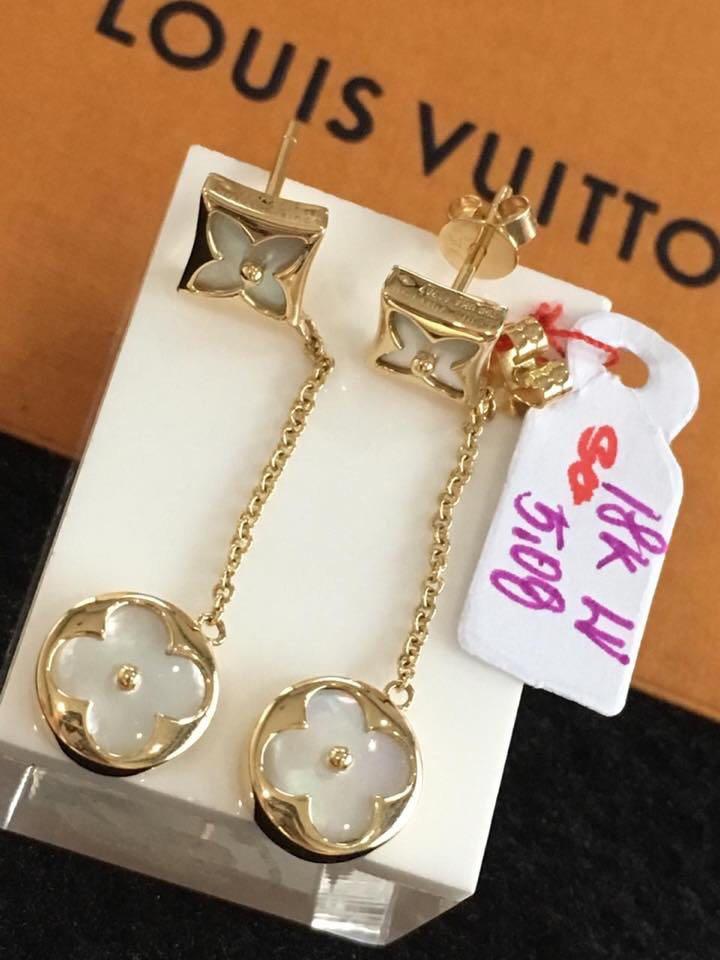 Louis Vuitton Color Blossom Star Mother of Pearl 18K Rose Gold Pendant  Necklace at 1stDibs