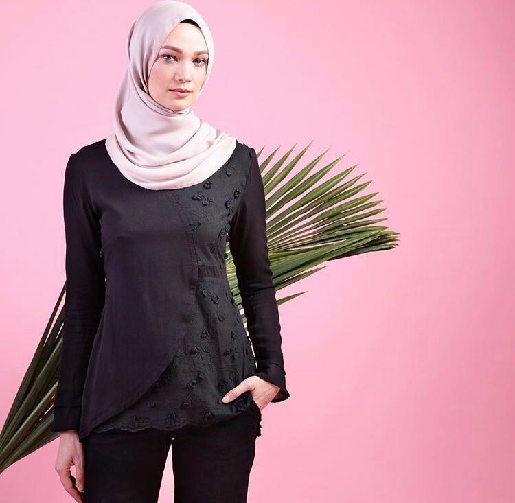 Olloum, Women's Fashion, Muslimah Fashion, Tops on Carousell