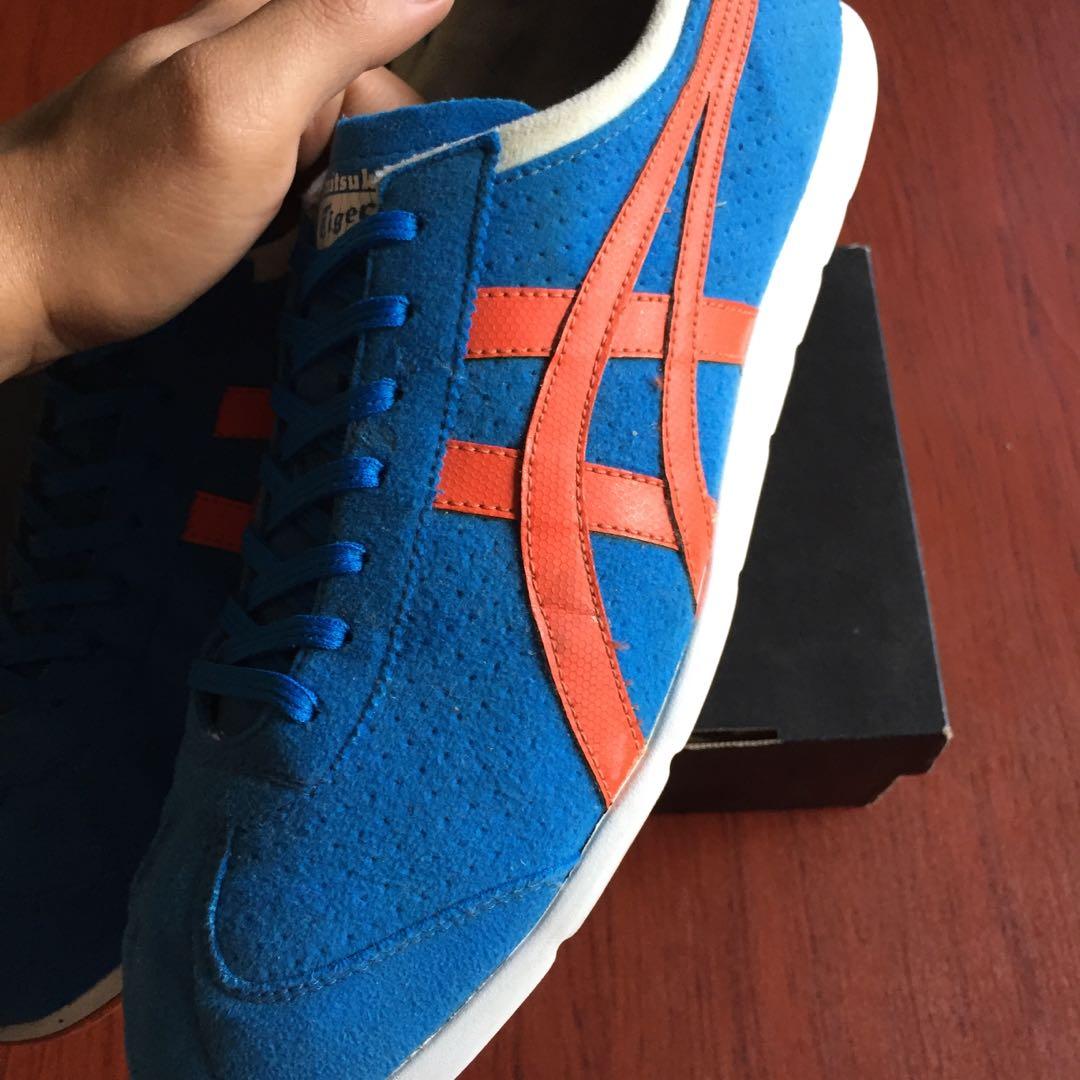 asics gel mai on feet