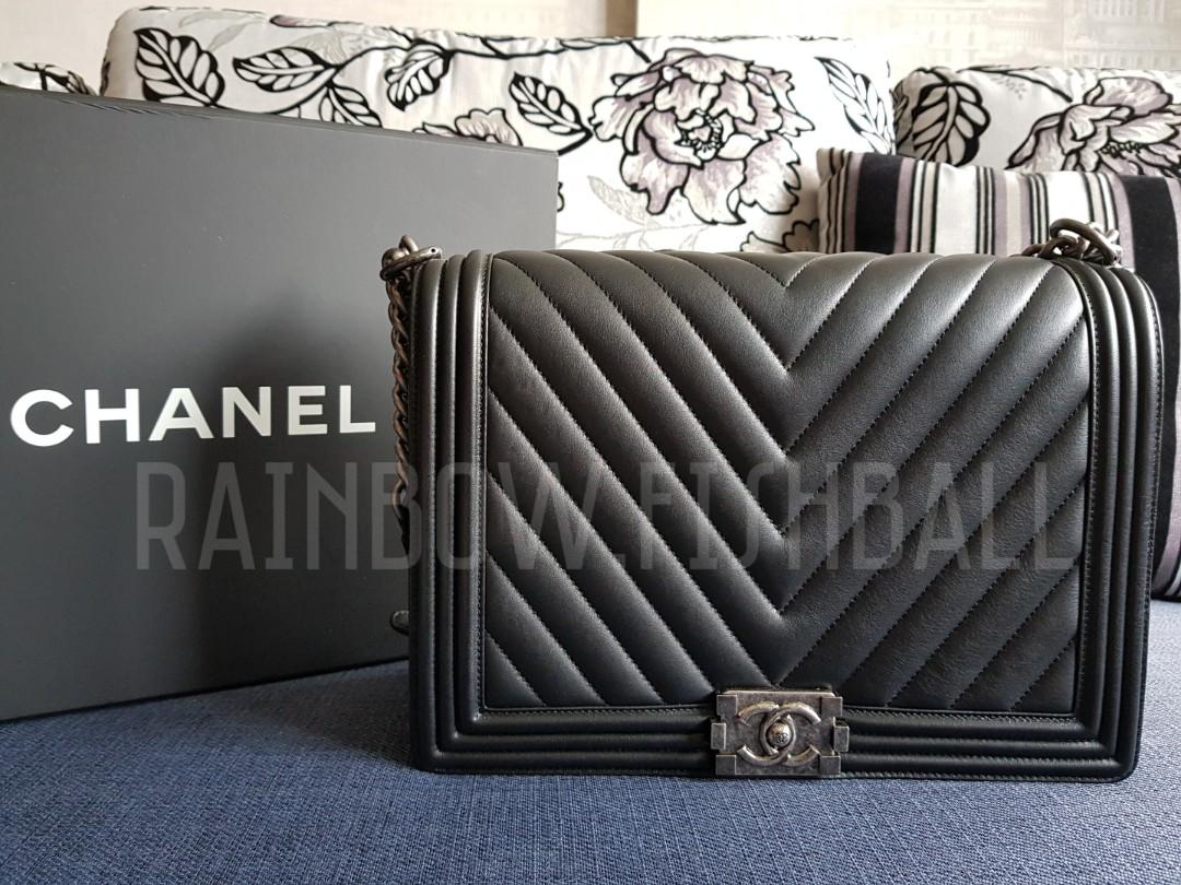💕 BRAND NEW CHANEL BOY LARGE CHEVRON IN BLACK LAMBSKIN **This is NOT 'New  Medium' size 28cm**, Luxury, Bags & Wallets on Carousell