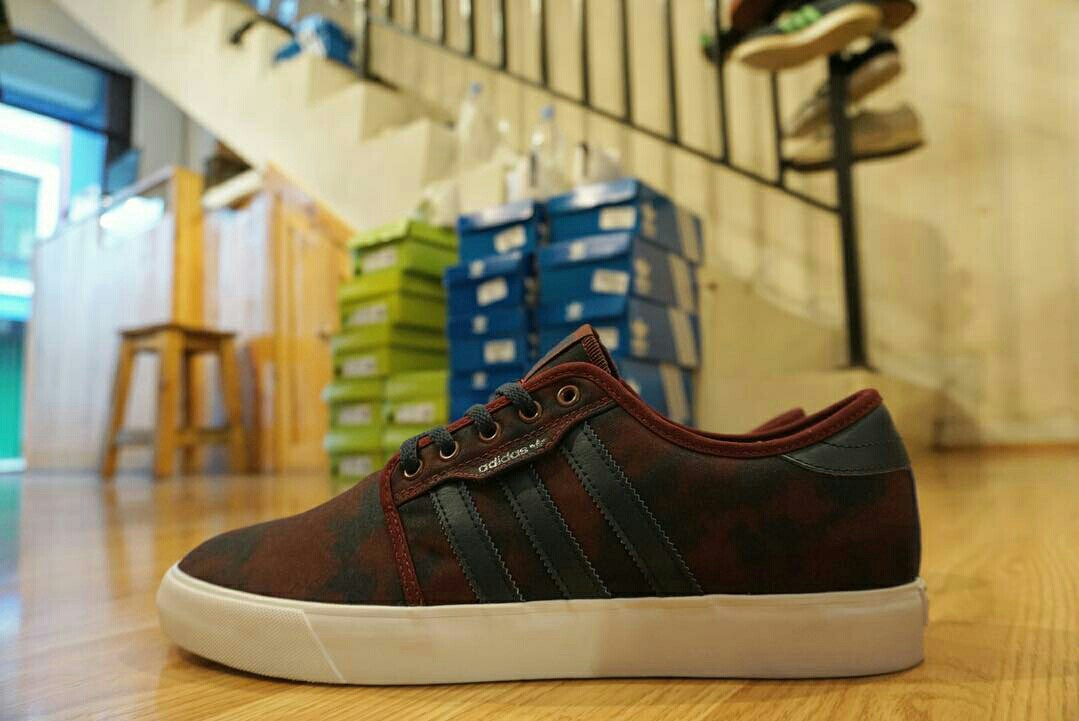 Adidas seeley skateboarding camo maroon navy Original size 40 40 44 45 46 46