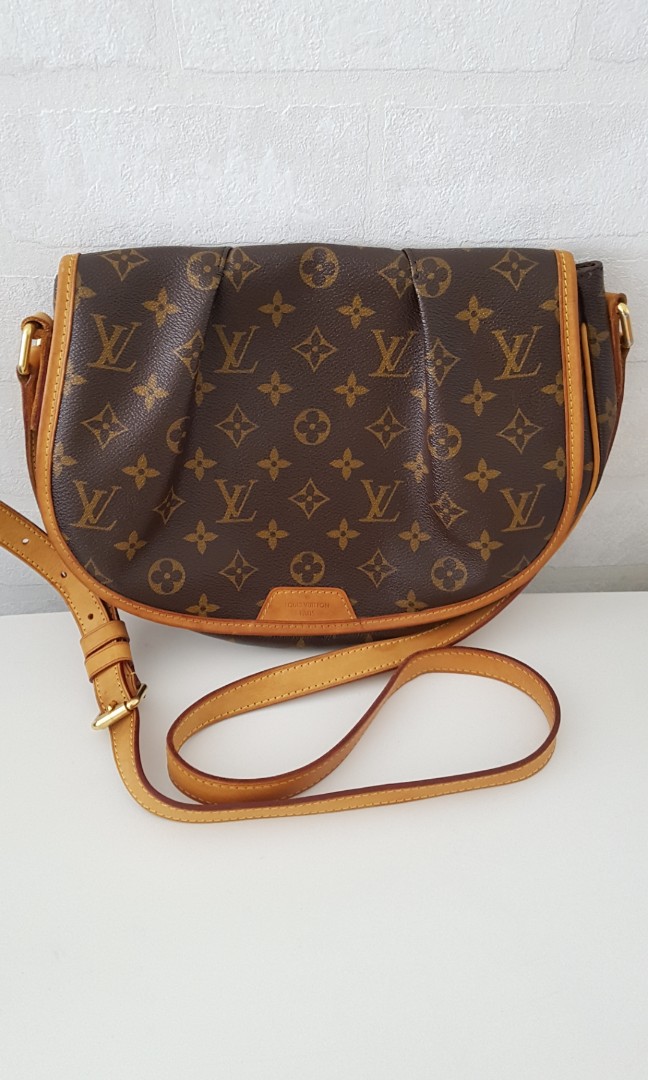 LV Box Sling Bag Actual Pics 🥰 Bestsellers, Luxury, Bags & Wallets on  Carousell