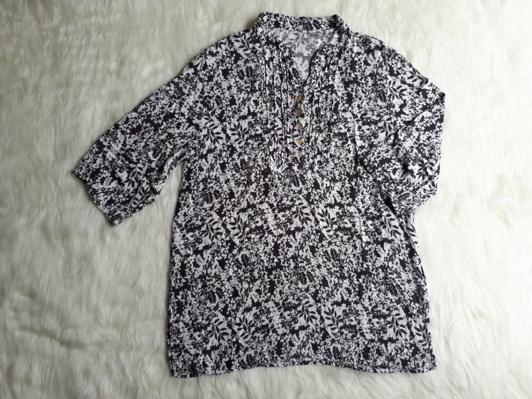 Blouse Motif Abstrak Women S Fashion Women S Clothes Tops On