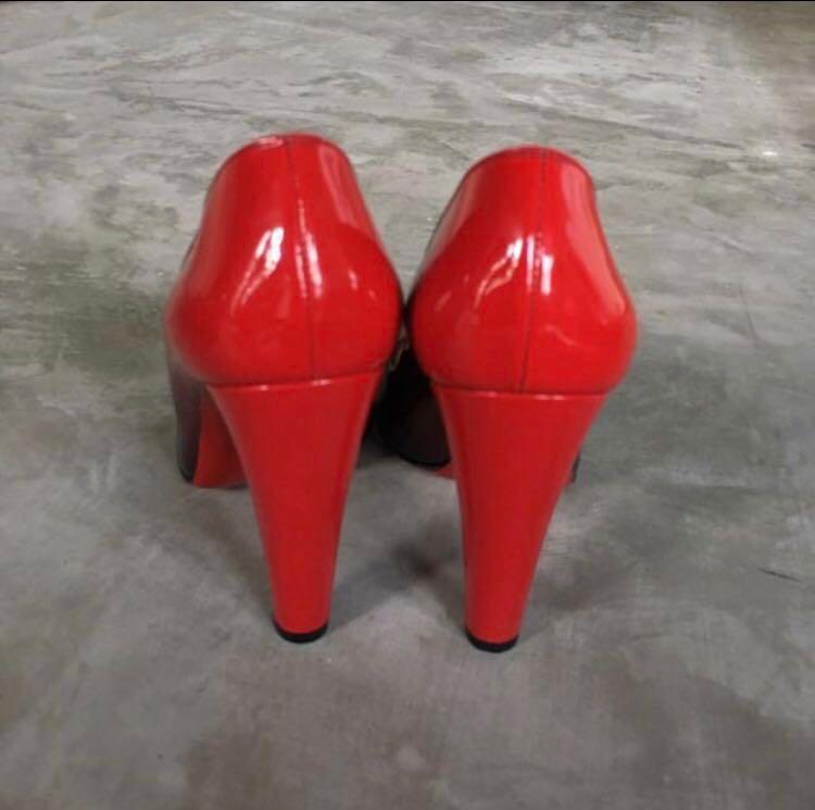 BN Size 37 Christian Louboutin Ombre Red Stacked Heels