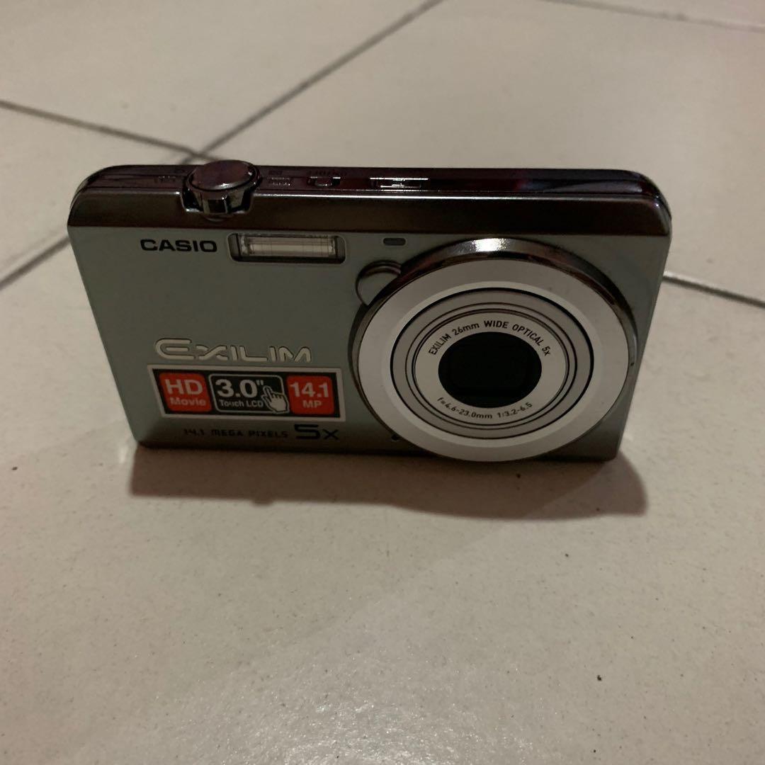 Camera (Category: Cameras) located in Singapore. Submitted by houseofravage (Listing ID 195766242, Image 3). Description: Selling this camera which is rarely used. .