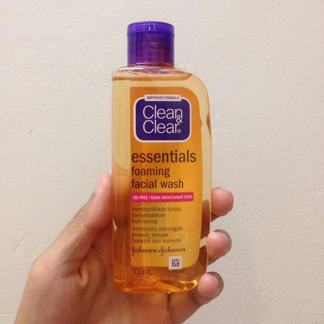 clean and clear essential foaming face wash
