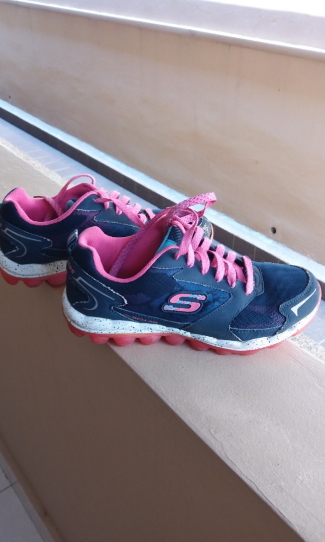 infant girls sketchers