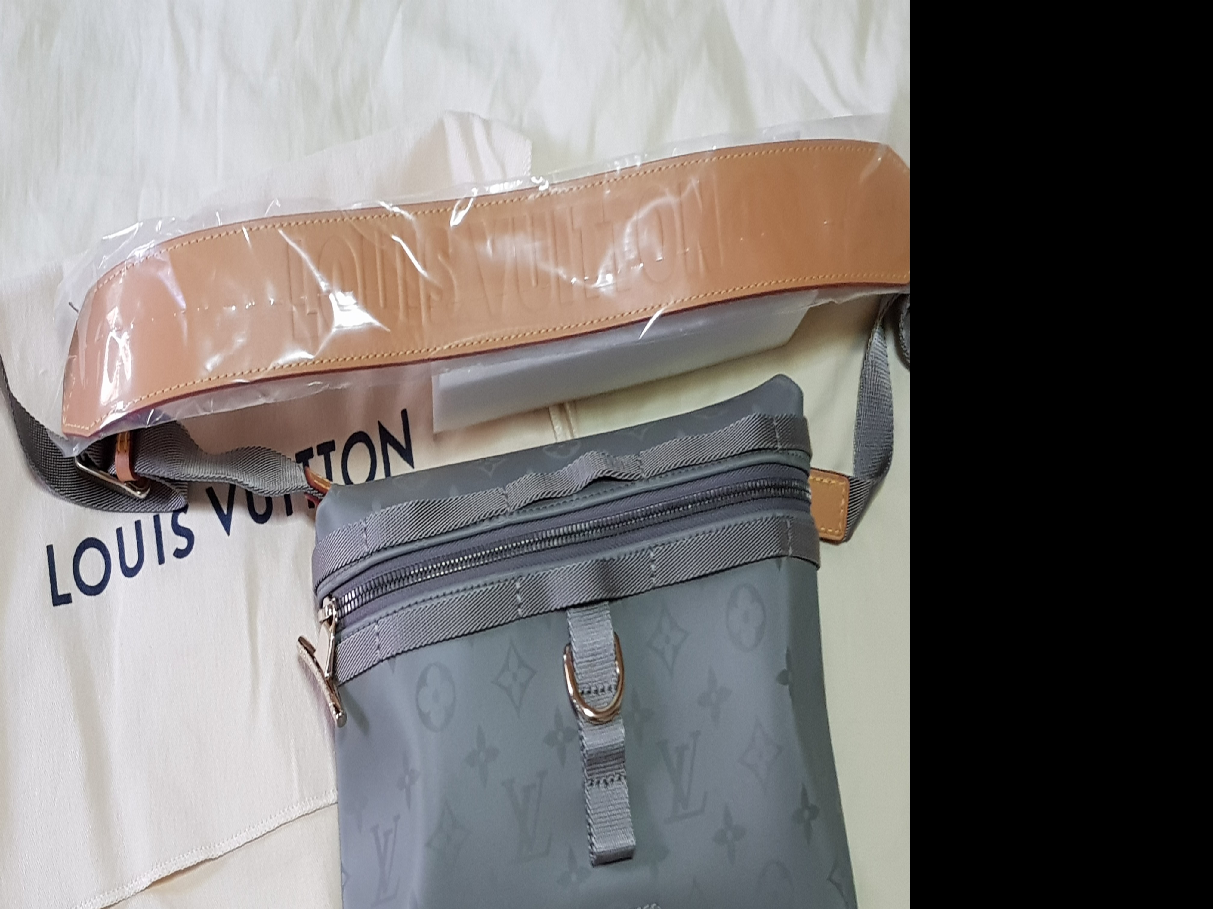 Louis Vuitton Titanium Messenger PM Bag for Sale in Lake Forest
