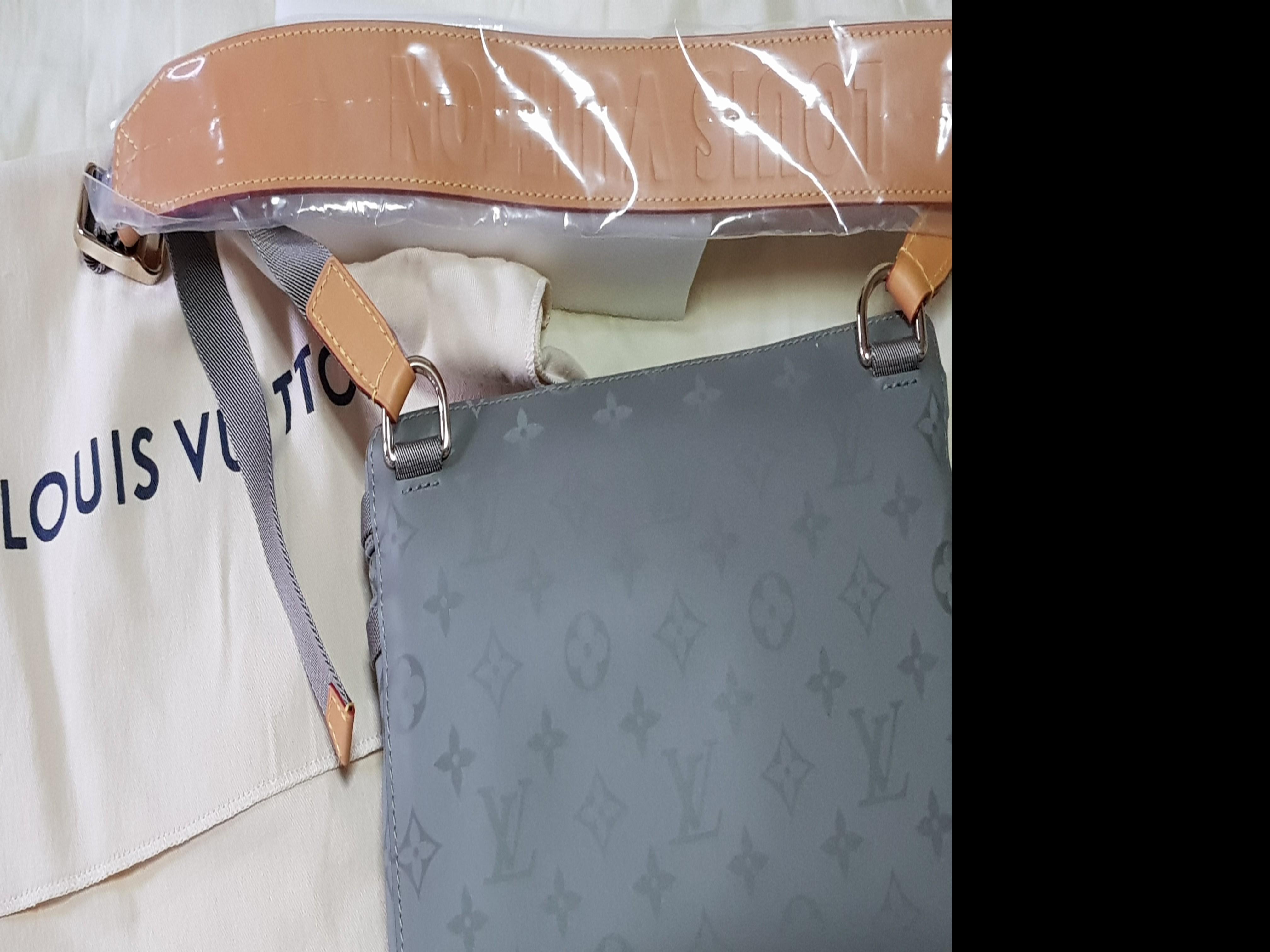Messenger monogram pm titanium cloth bag Louis Vuitton White in Cloth -  36100137