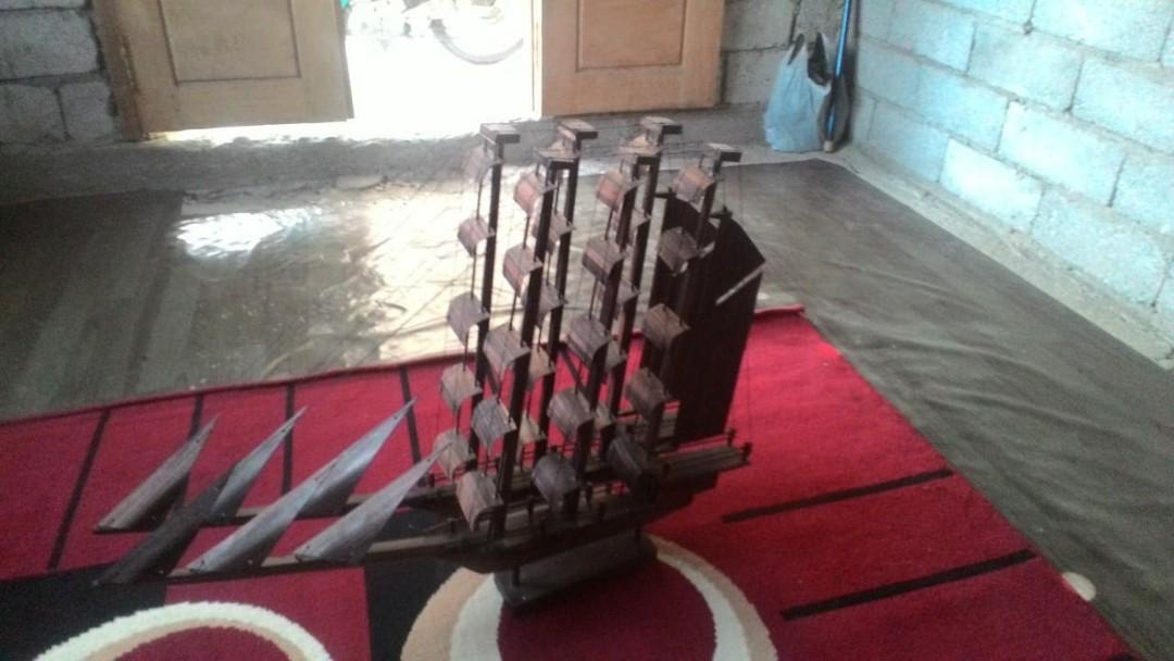 Miniatur Kapal Layar Kayu Hitam Sulawesi Design Craft