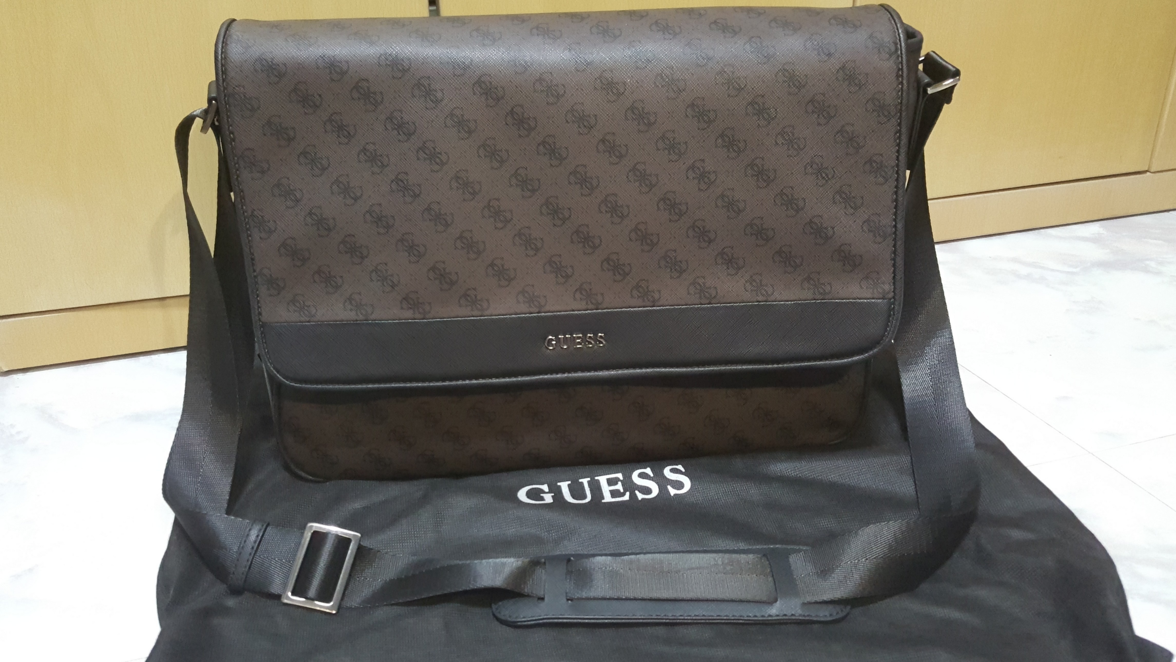 guess laptop bag
