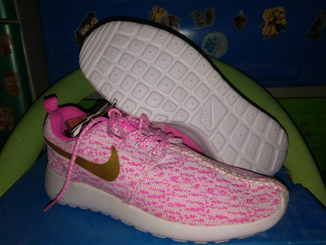 cheap pink nike shoes